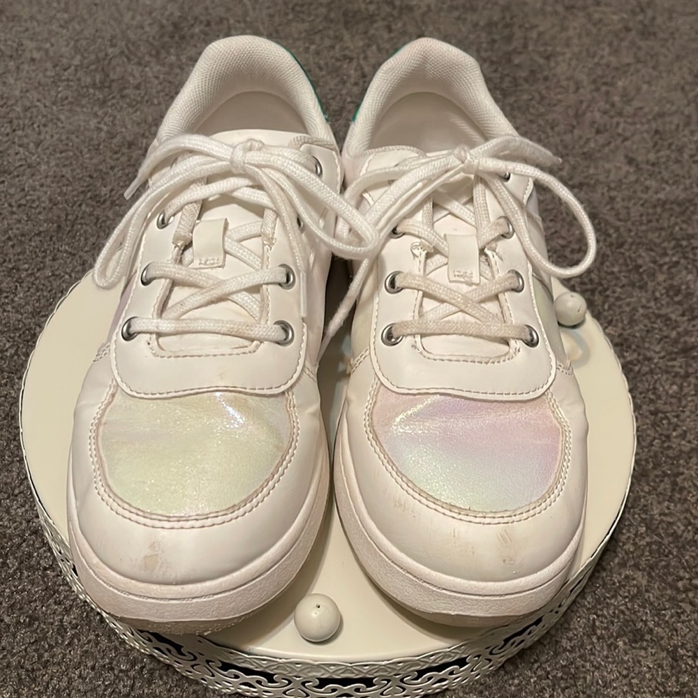 Girls Old Navy Calla Lily Sneakers, Size 4